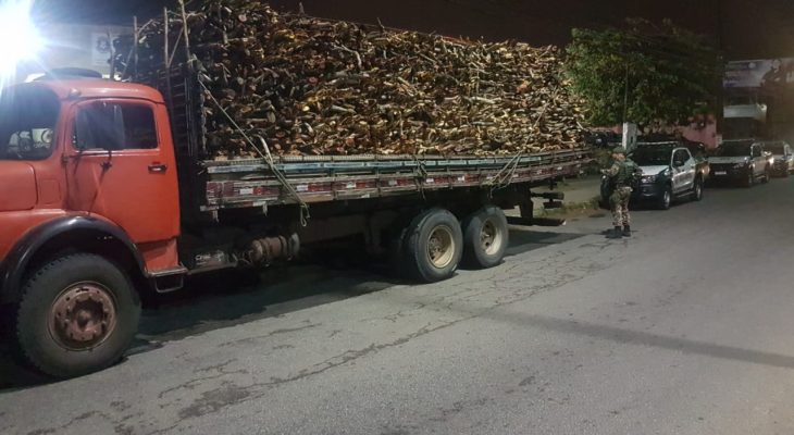 Com sinais de embriaguez, motorista de caminhão é preso no RN por transportar madeira ilegal