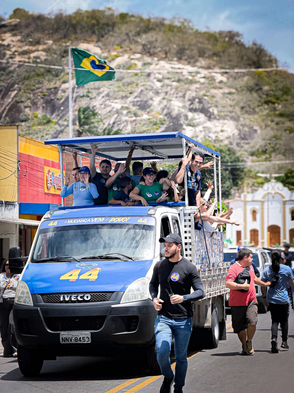 Caravana toma conta do Agreste e reforça crescimento de Allyson e de Kleber na região