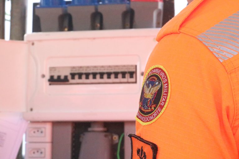 Carros elétricos: novas regras do Corpo de Bombeiros mudam recarga em garagens no RN